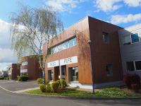 Relookage des entrées d’un bâtiment d’environ 5100 m² à Cormeilles en Parisis