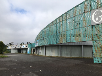 Relookage et découpage d’un bâtiment à usage de commerce